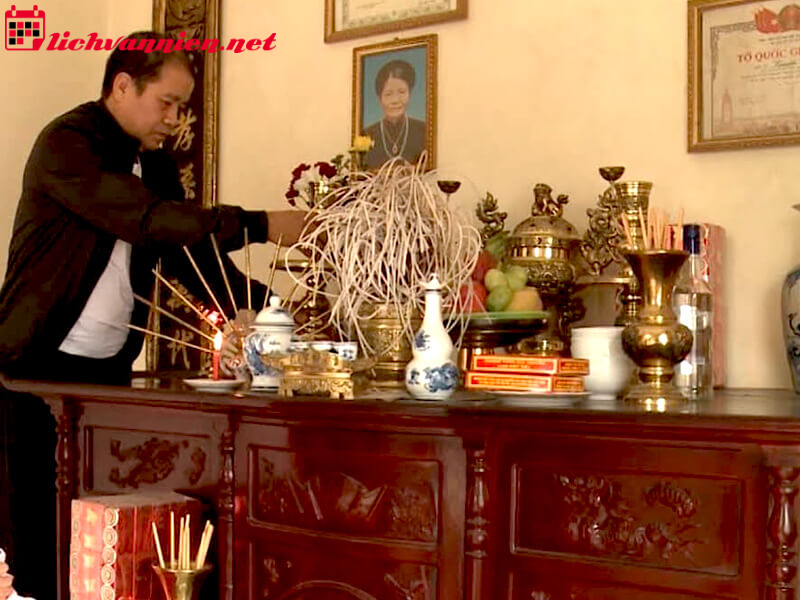 Cách Tỉa Chân Nhang Đúng Phong Thủy Mộ Phần