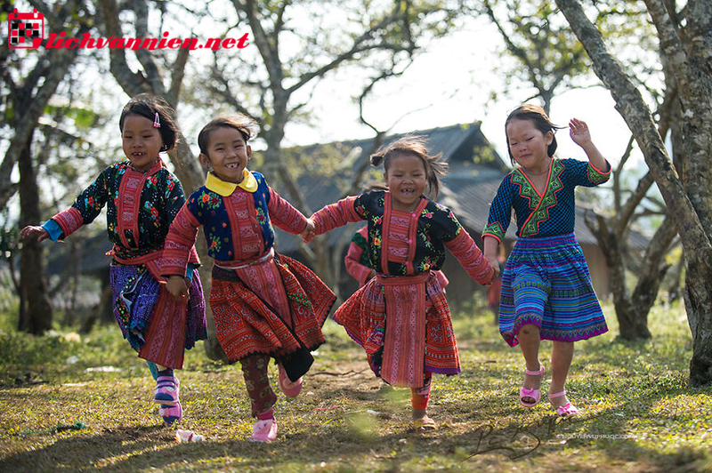 Tập Tục Mai T&aacute;ng V&agrave; Sự Giao Lưu Văn H&oacute;a D&acirc;n Tộc