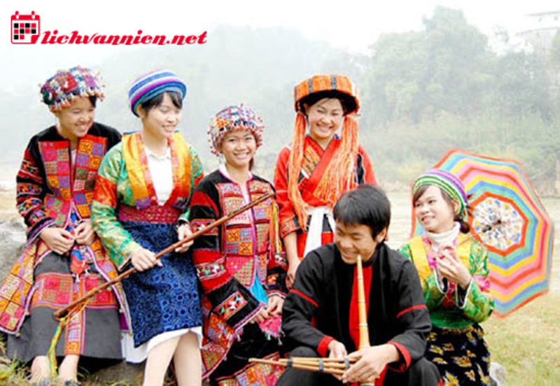 Tập Tục Mai T&aacute;ng V&agrave; &Yacute; Thức D&acirc;n Tộc