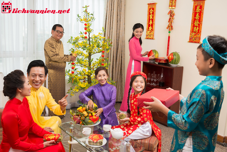 Trang Trí Nhà Cửa Đón Tết Theo Phong Thủy: Hướng Dẫn Chi Tiết Cho Năm