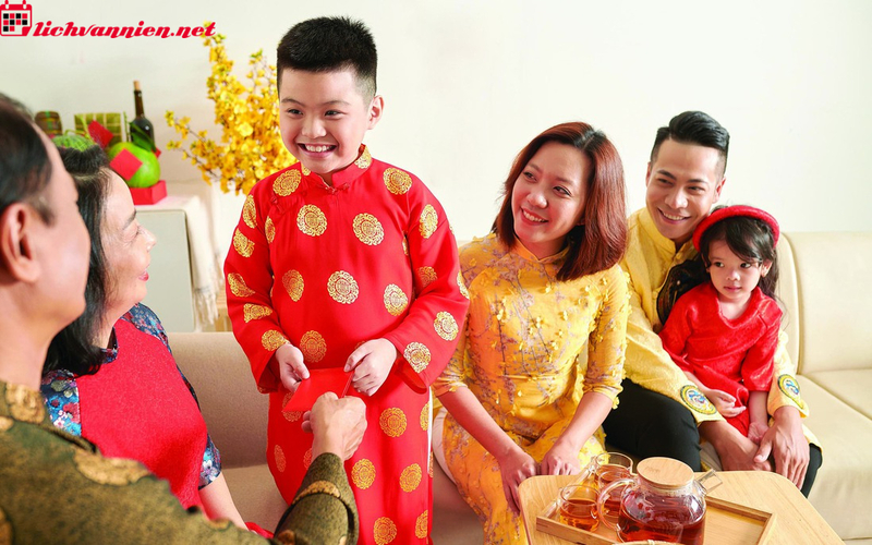 Tuổi X&ocirc;ng Đất Cho Gia Chủ Sinh Năm 2002 - B&iacute; Quyết Chọn Người Mang Lộc V&agrave;o Nh&agrave;