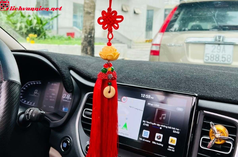 Vật Phẩm Phong Thủy Treo Xe Ô Tô - Bí Quyết Chiêu Tài Lộc An Toàn Trên Mỗi Hành Trình