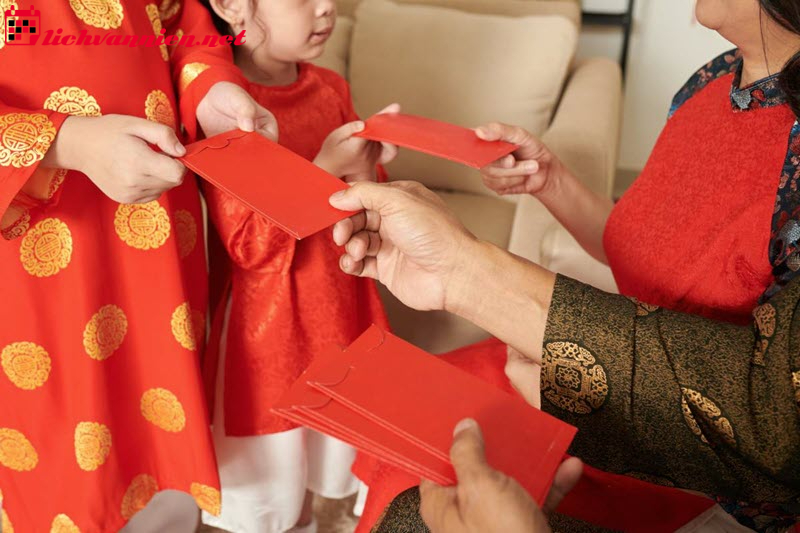 Xông Đất Cho Gia Chủ Tuổi Dậu – Chọn Người Xông Nhà Hợp Mệnh Đón Tài Lộc